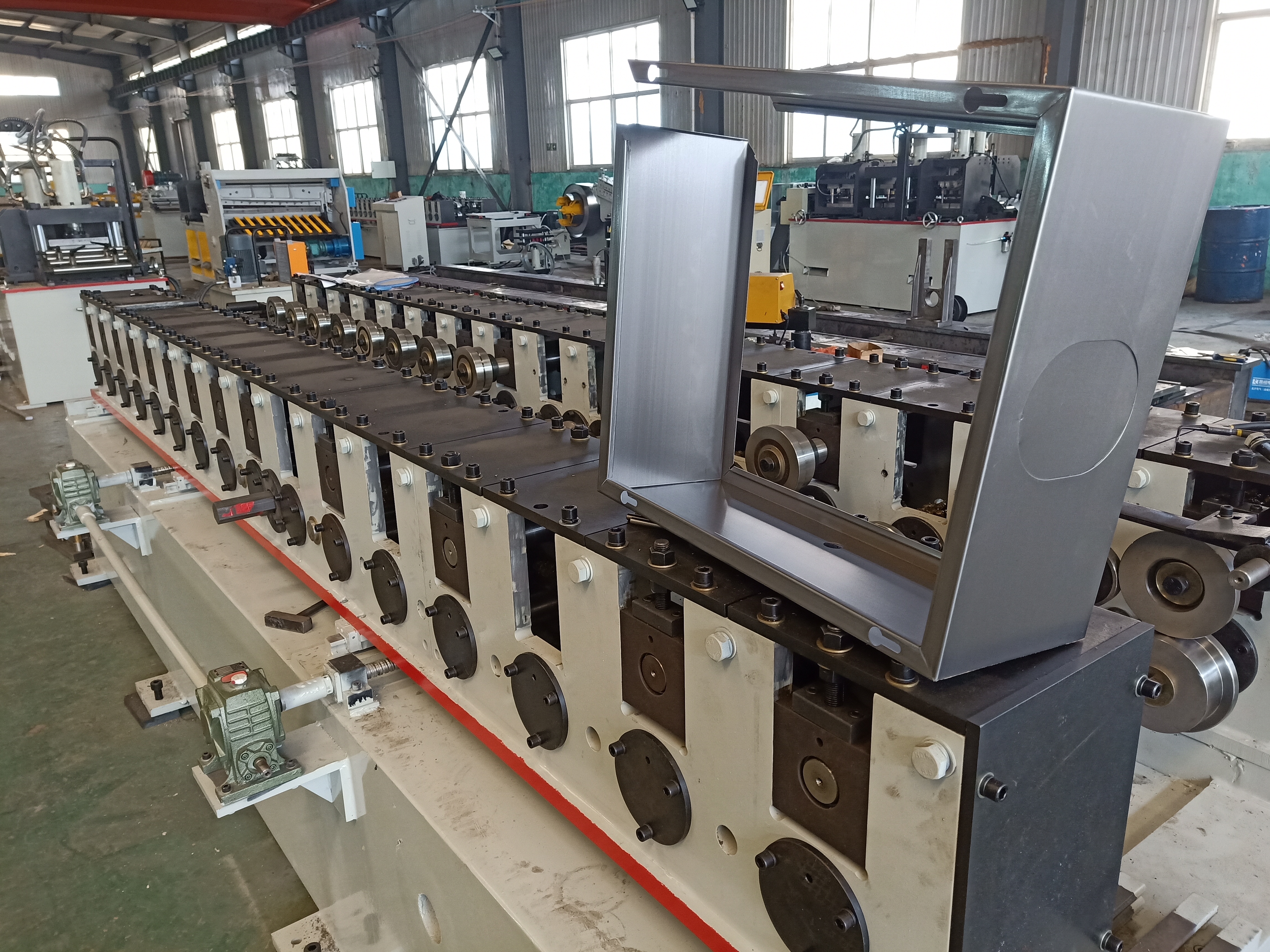 Profile machine