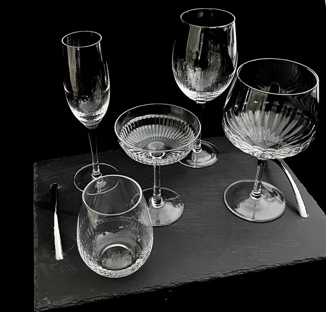 Wine glasses with optical design