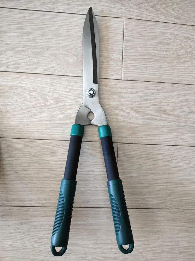 Hedge shear