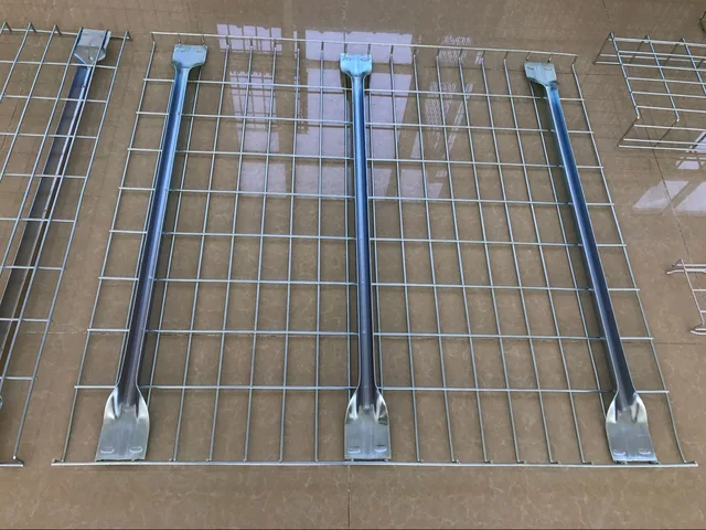 Wire decking