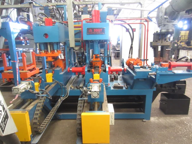 Semi/automatic eye forming machine