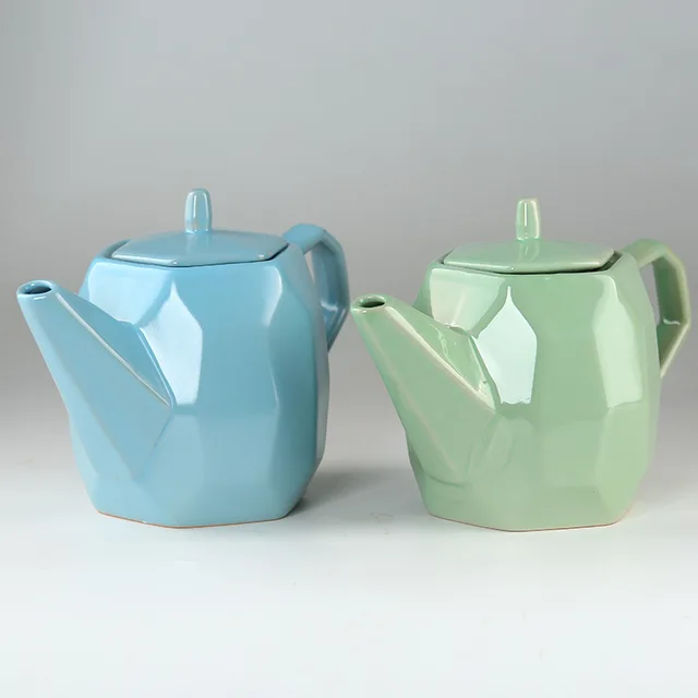 Ceramic tea pot