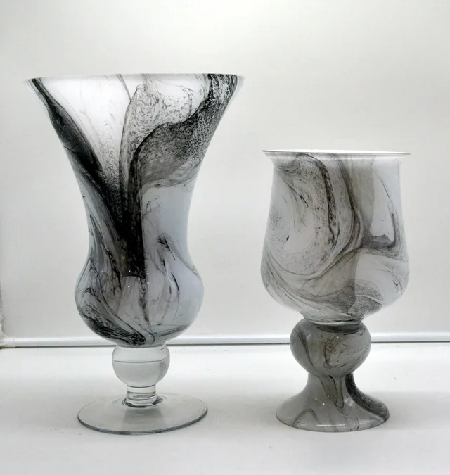 Glass vase with marbel
