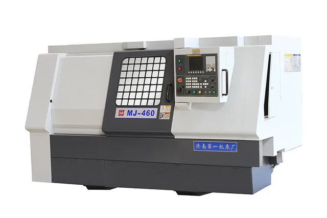 Precision CNC lathe with slatnt bed