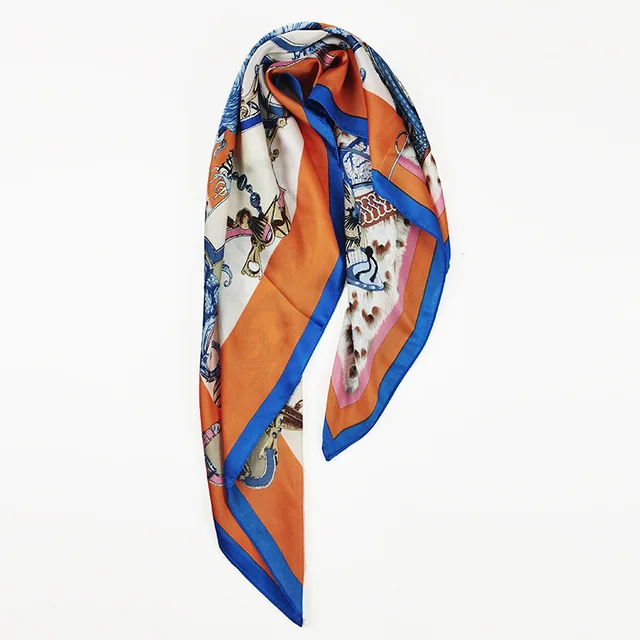 Chain pattern neck scarf