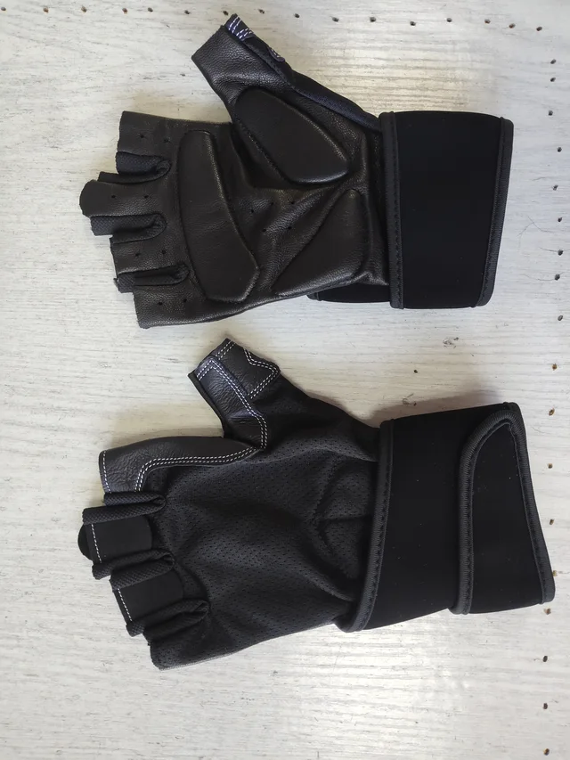 Weightlifting gloves