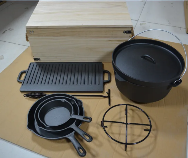 Cast iron cookware set with preseasoned coating