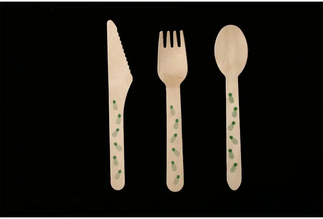 Wooden cutlery set with printing.