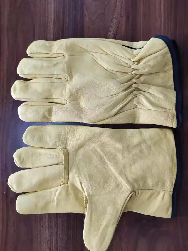 Leather gloves