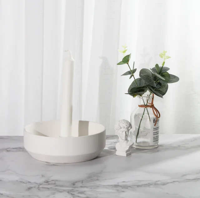 Round candle holder