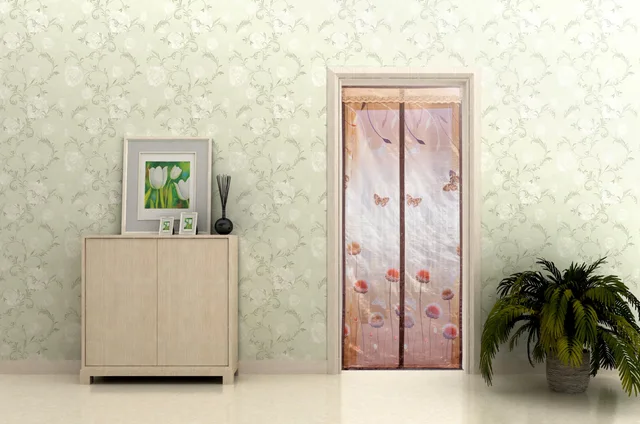 Magnetic door screen