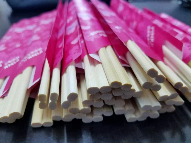 Disposable bamboo genroku chopstick