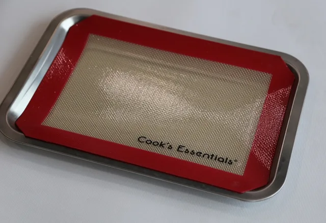 Silicone baking mat
