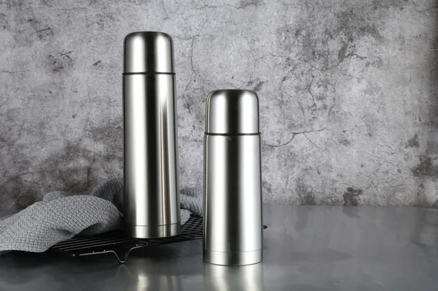 Stainless steel vacuum bottle