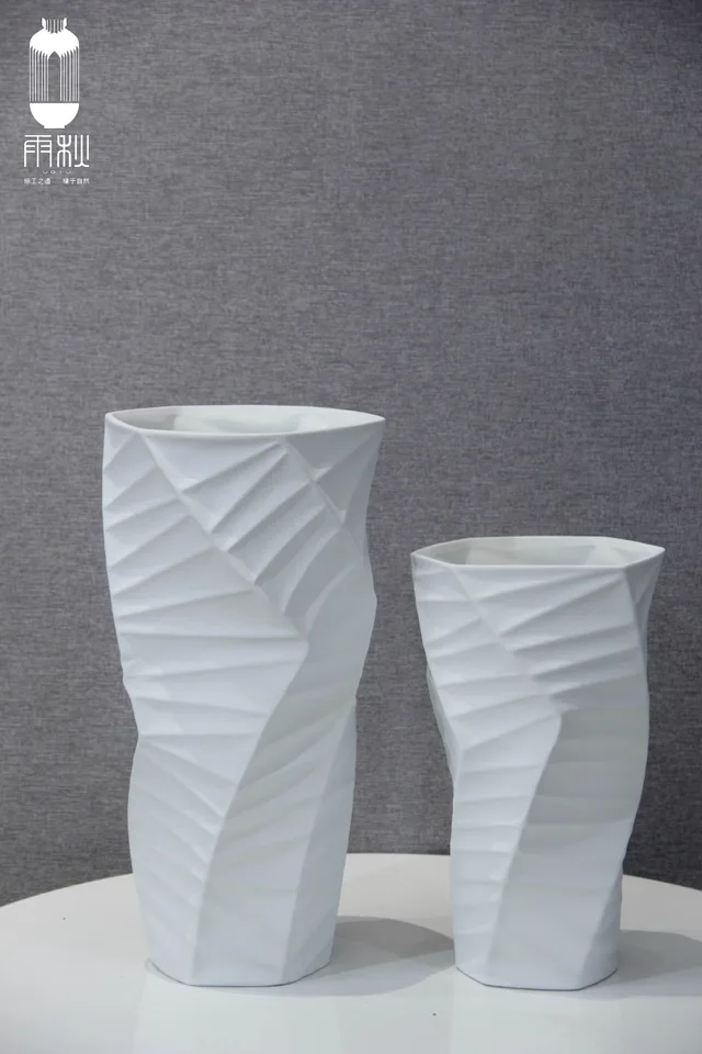 High temperature porcelain vase / decoration