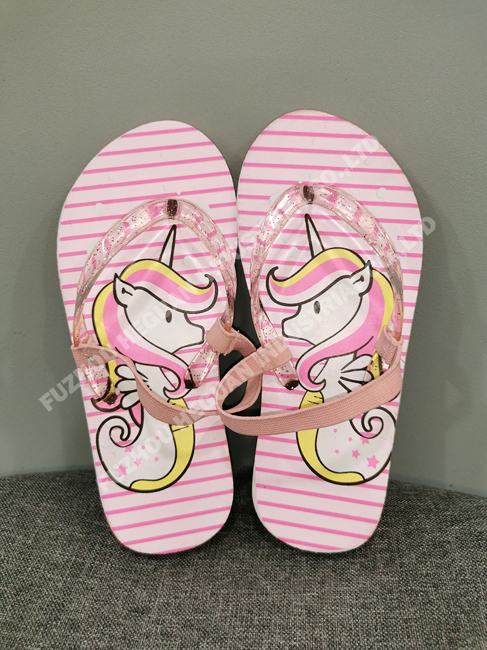 Shimmering powder transferent elastic strap girl beach flip flops
