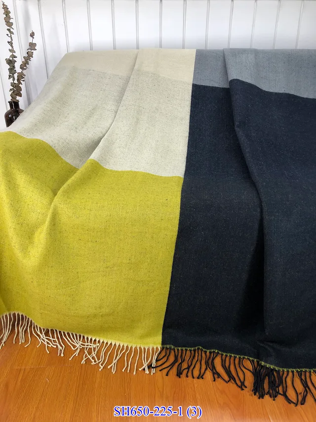 Color block design acrylic blanket