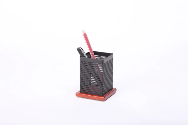 Pen container