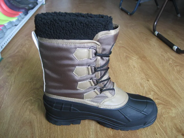 Snow boots