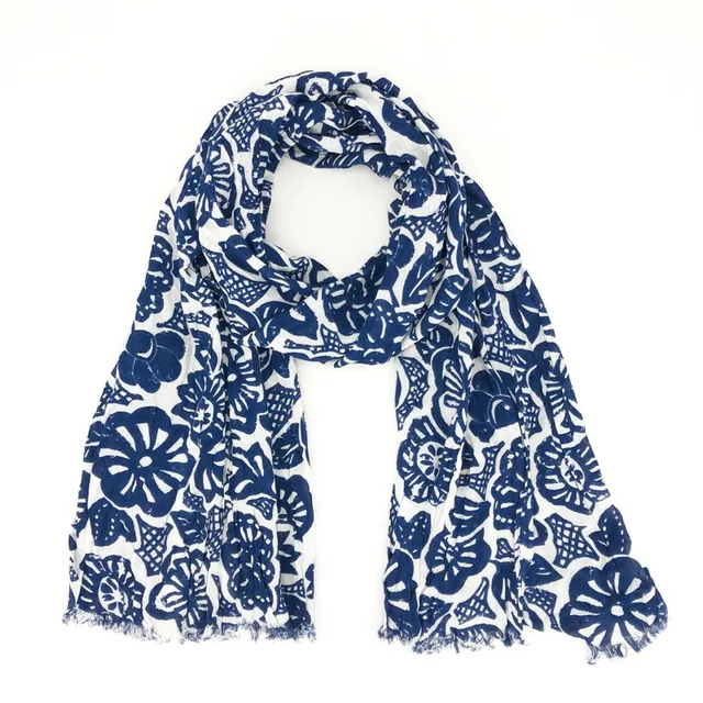 Women's woven scarf
