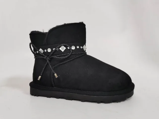 Snow boots