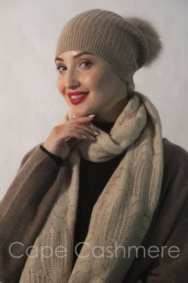 Scarf ， hats, cape