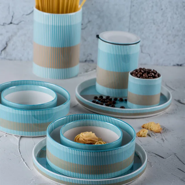 Stripe dinnerware set