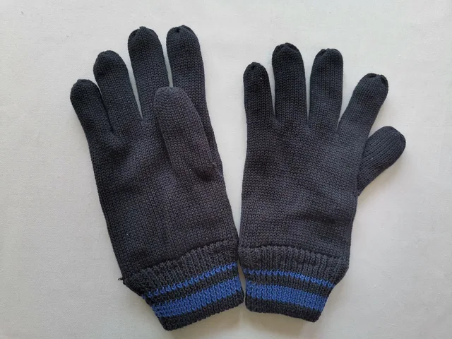 Knitted glove