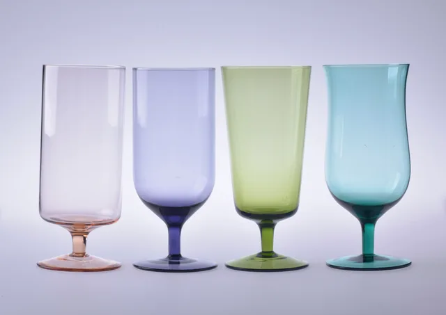 Solid color wine glass