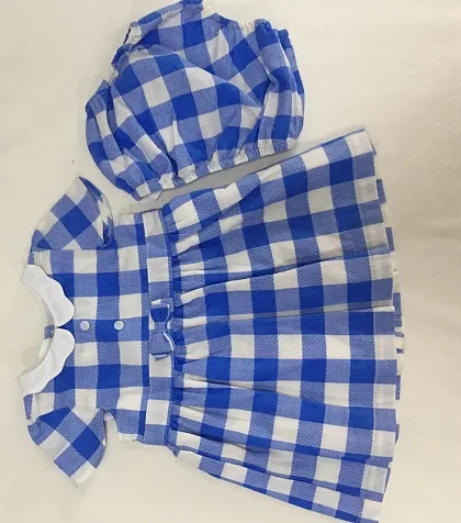 Baby girl's dress with short pants