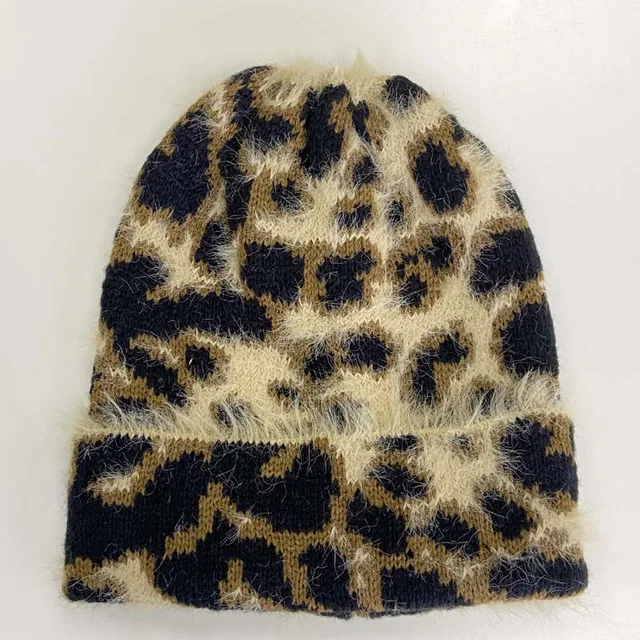 Leopard knit hat with turn up