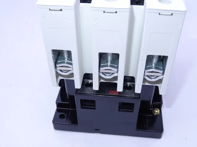 CJX1-F630 630A 3P/4P magnetic contactor