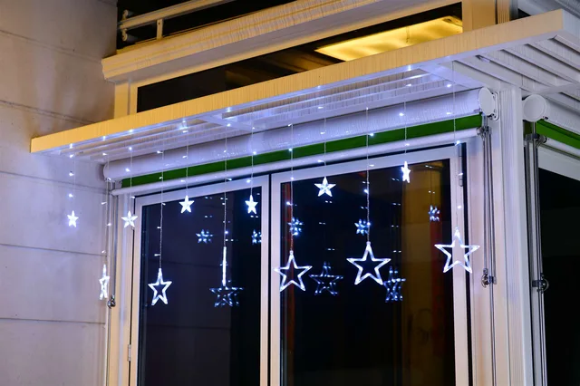30V138L LED Icicle Lights with 2 sizes star,clear wire,white bulb color,bulb distance 15cm,string distance 20cm.