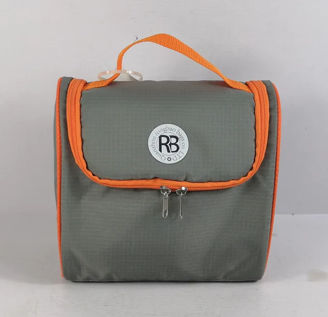 Hanging wash bag