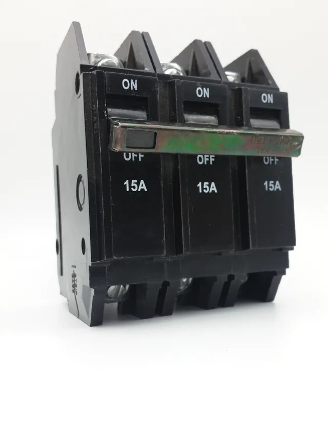 THQC plug in MCB 3P