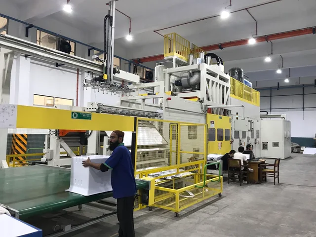 Automatic cabinet liner thermoforming inline machine