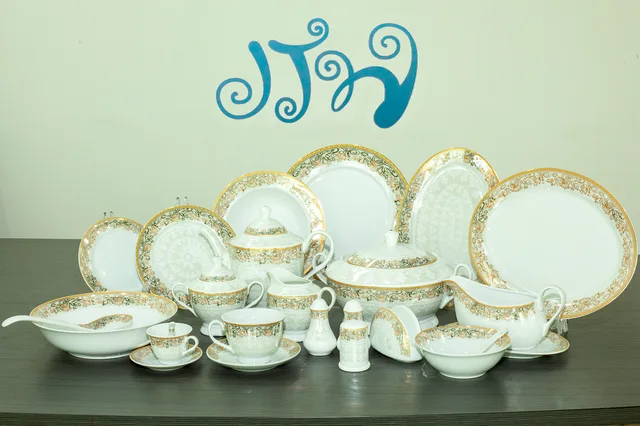 130pcs Dinner Set