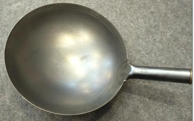 Iron wok