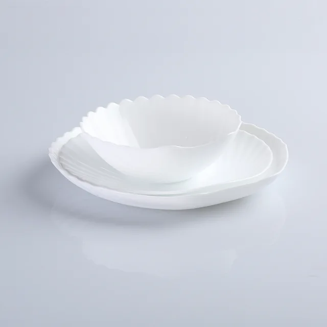 Opal porcelain glass plate