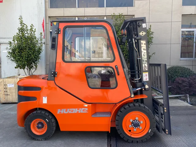 3.5Ton Diesel Forklift with Cabin and Forks Positioner