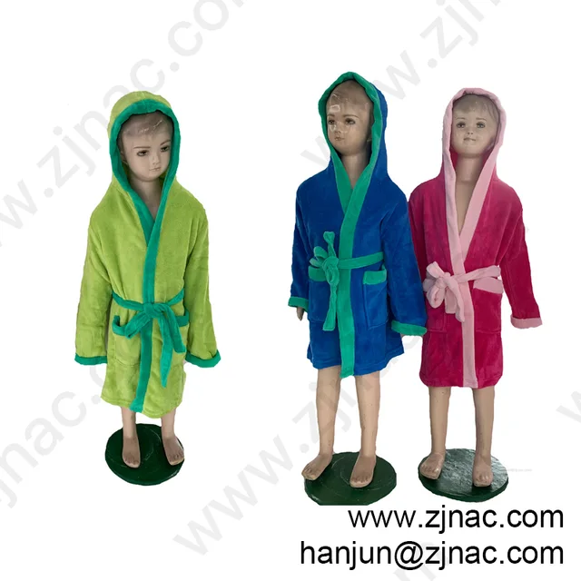 Kid's bathrobe in contrast color