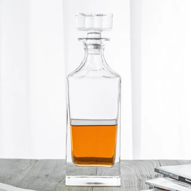 Whiskey decanter
