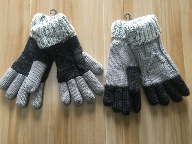 Knitted glove