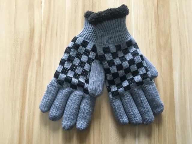 Knitted glove