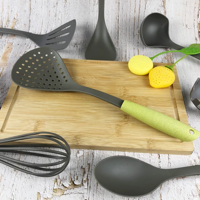 Nylon skimmer kitchen utensil(green)