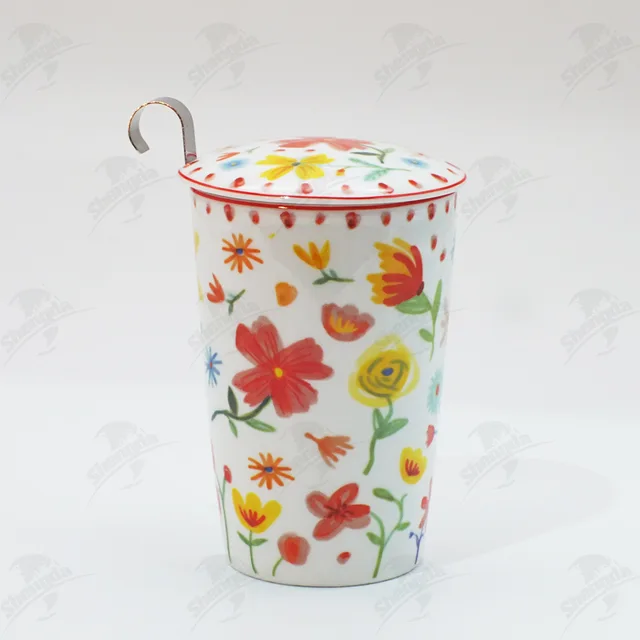 Mug with lid with metal filter with flower design