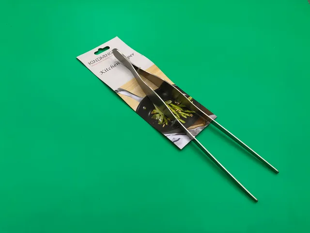 Universal tong