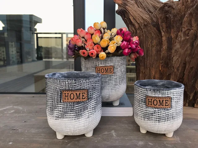 Ceramic flower pot