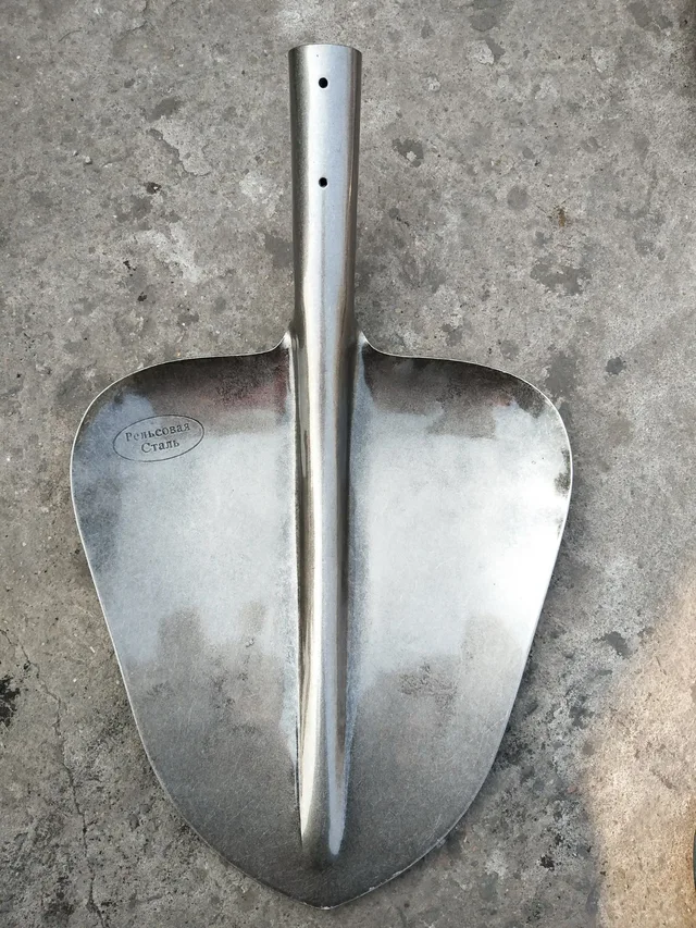 Farm shovel