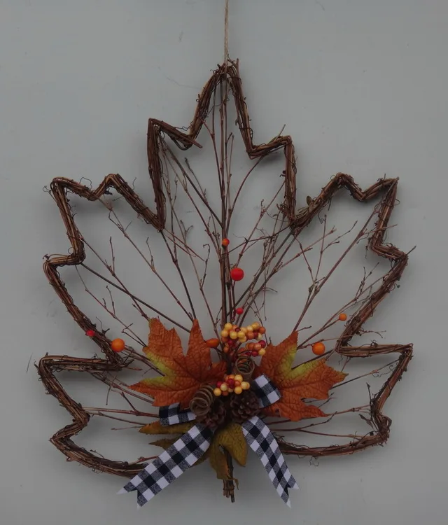 Rattan Maple Leaf
